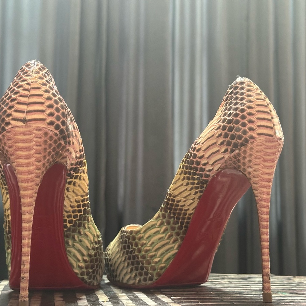 Very Prive Watersnake 120 size 42. Excellent condition. Christian Louboutin.